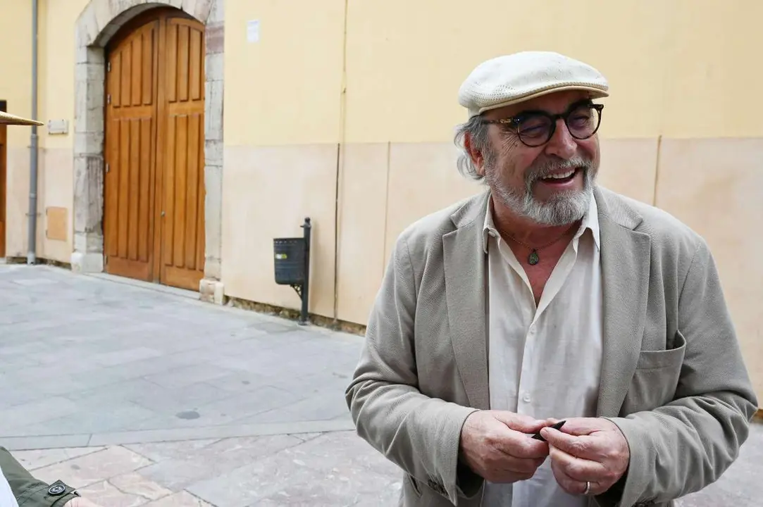 El periodista Pedro Trapiello publica 'Cazurros: o rebecos... o castrones'. | JAVIER CASARES