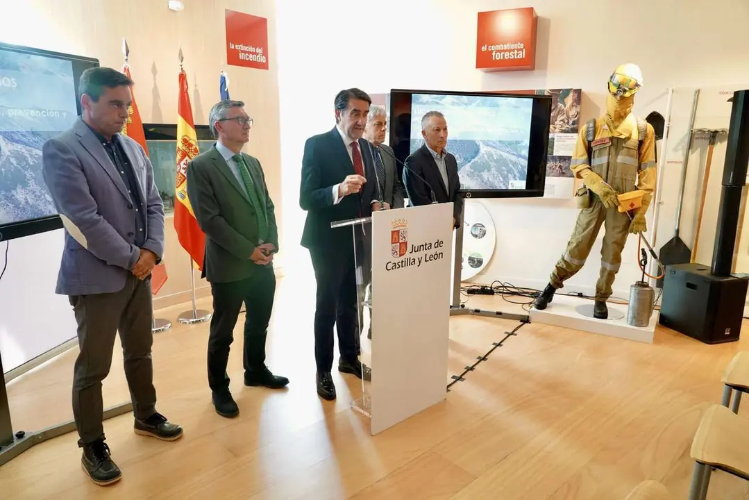 Campillo. ICAL. El consejero de Medio Ambiente, Vivienda y Ordenaci&oacute;n del Territorio, Juan Carlos Su&aacute;rez-Qui&ntilde;ones, presenta la Campa&ntilde;a de Incendios Forestales 2025.