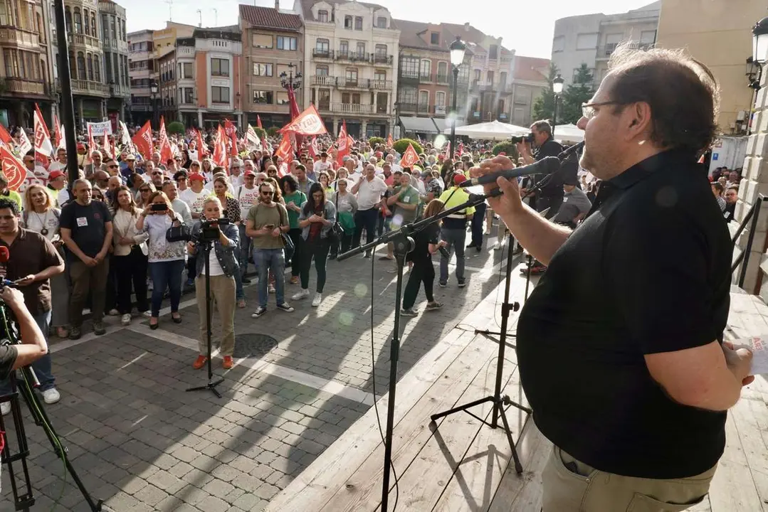 Concentraci&oacute;n en La Ba&ntilde;eza en contra del cierre de la Azucarera
