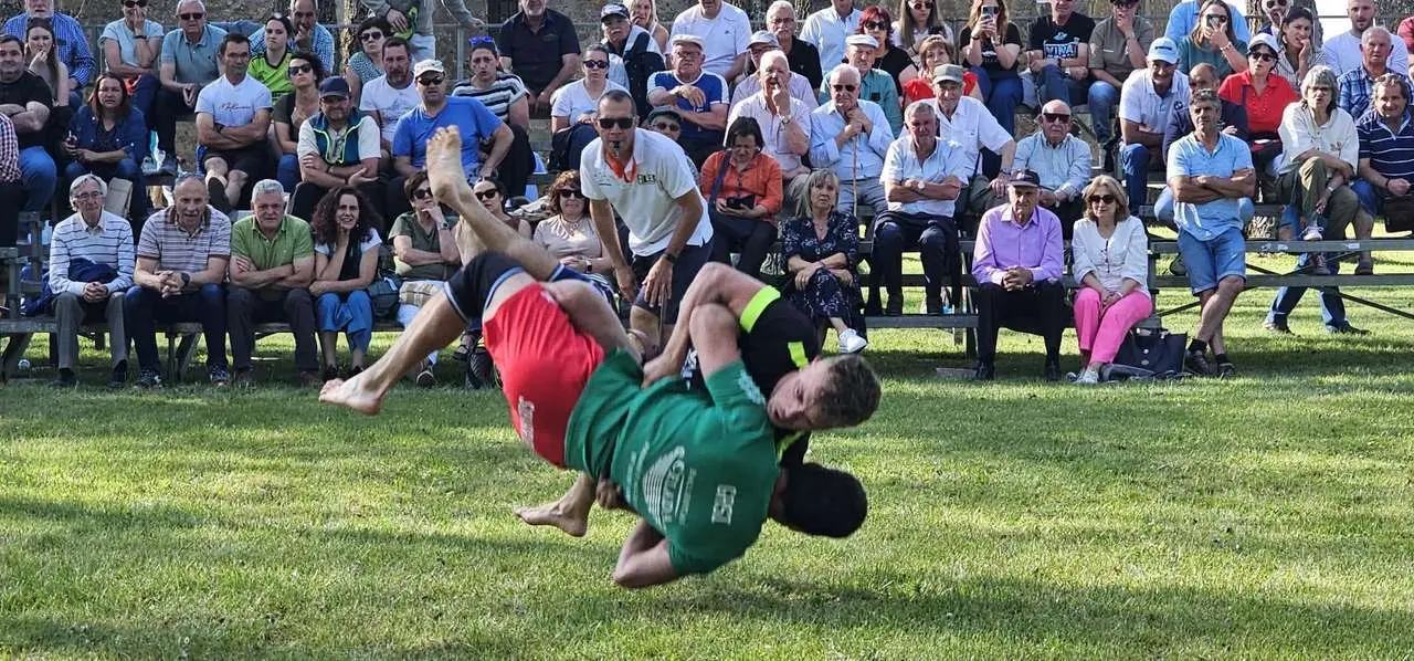 Lucha leonesa. Camposagrado. Semipesados. Le&oacute;n24horas