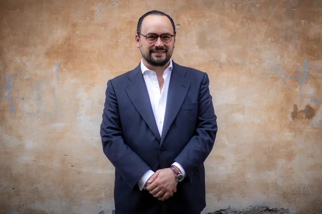 El escritor Ignacio Peyr&oacute; ha presentado en San Feliz de Tor&iacute;o su libro sobre Julio Iglesias, 'El espa&ntilde;ol que enamor&oacute; al mundo' (Libros del Asteroide). | DANIEL IB&Aacute;&Ntilde;EZ