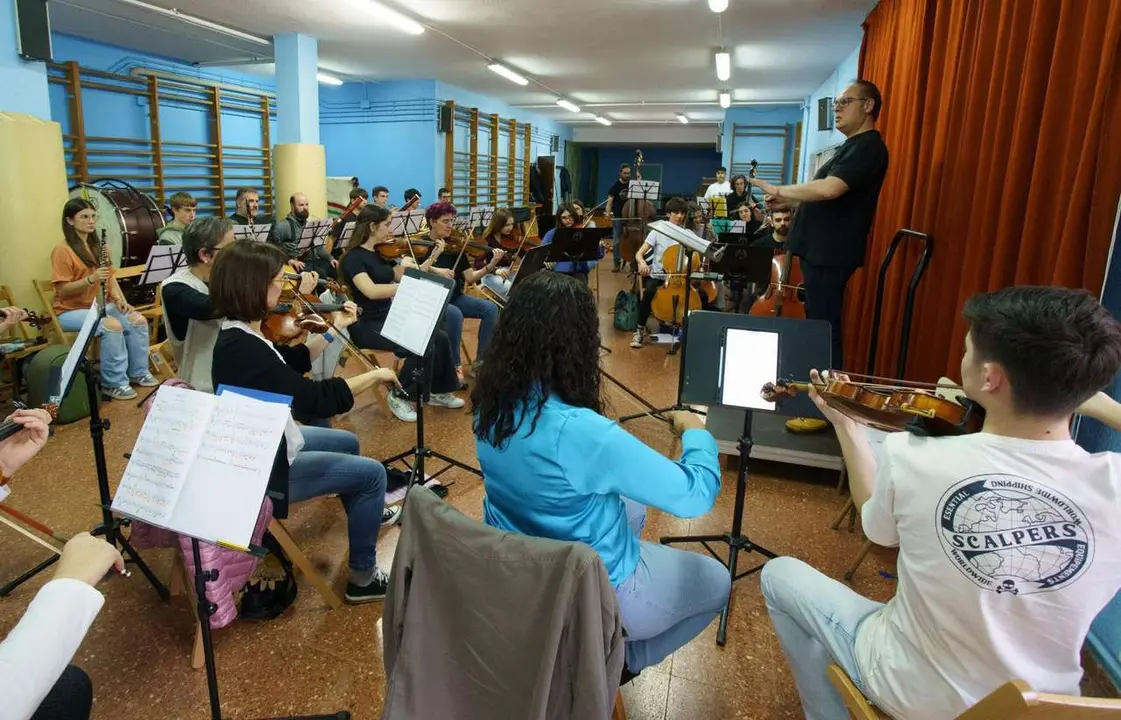 Ensayo de la Orquesta Sinf&oacute;nica de Ponferrada dirigida por Manuel Alejandre