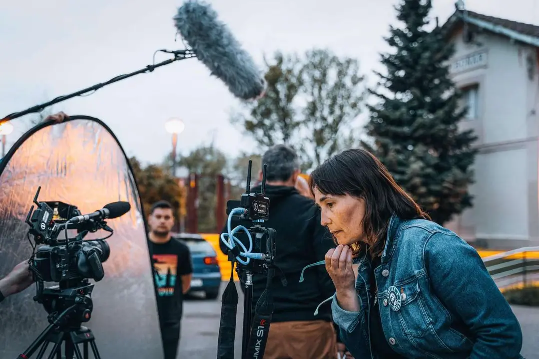 La directora de cine Isabel Medarde dirige ' El tren del olvido'.