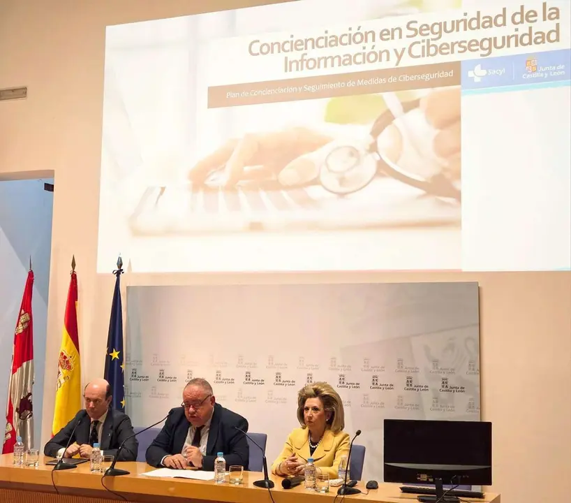 El consejero de Sanidad, Alejandro V&aacute;zquez, presenta la nueva campa&ntilde;a de concienciaci&oacute;n para los trabajadores de la Gerencia Regional de Salud sobre seguridad en el uso de los datos