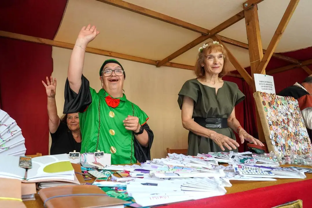 Campillo. ICAL. El presidente de la Diputaci&oacute;n de Le&oacute;n, Gerardo &Aacute;lvarez Courel, inaugura la Feria Medieval de los centros asistenciales