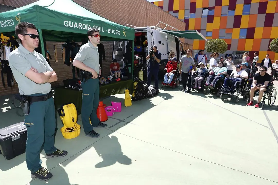 Una de las actividades realizadas hace unos a&ntilde;os por la Guardia Civil en el CRE de grandes discapacitados de San Andr&eacute;s del Rabanedo, hoy pr&aacute;cticamente en desuso, seg&uacute;n denuncia el CSIF. | ICAL