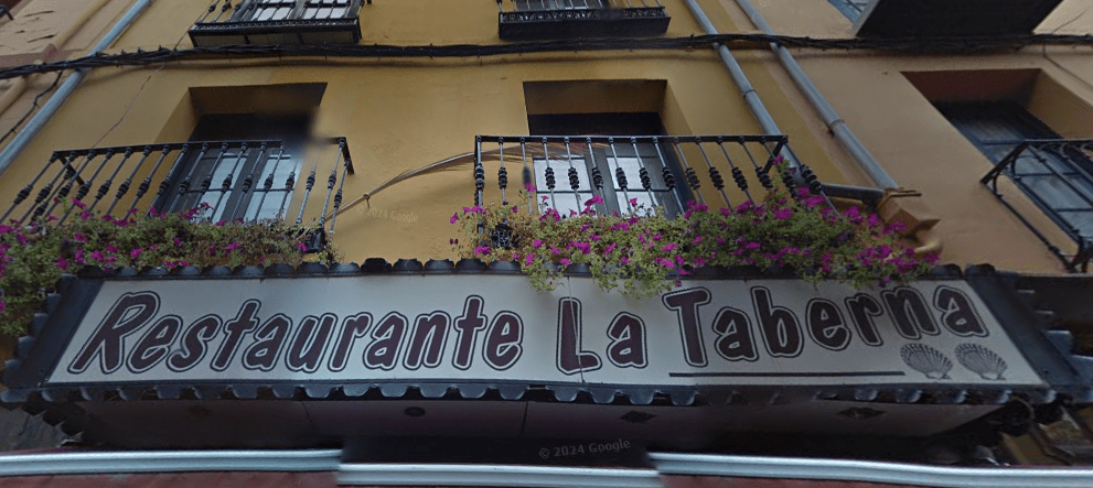 Restaurante La Taberna en la calle La R&uacute;a