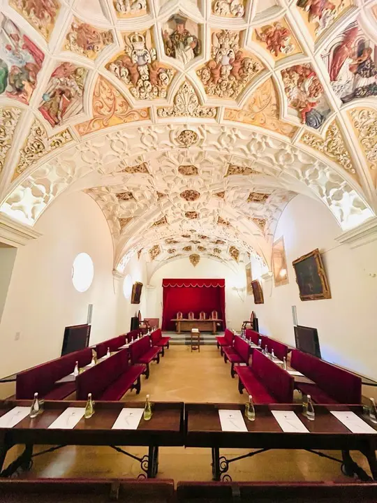 www.hotelrealcolegiata.com