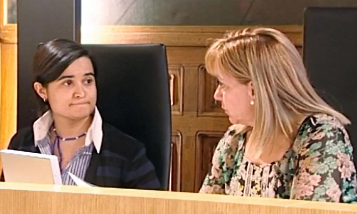 Triana Mart&iacute;nez junto a Isabel Carrasco, cuando ambas trabajaban en la Diputaci&oacute;n de Le&oacute;n. | RTVCYL