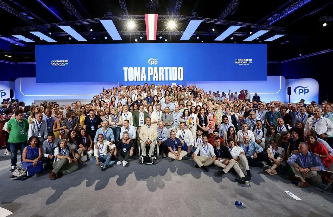 Juan L&aacute;zaro. ICAL. Foto de familia del Partido Popular de Castilla y Le&oacute;n en el 21 congreso nacional del partido