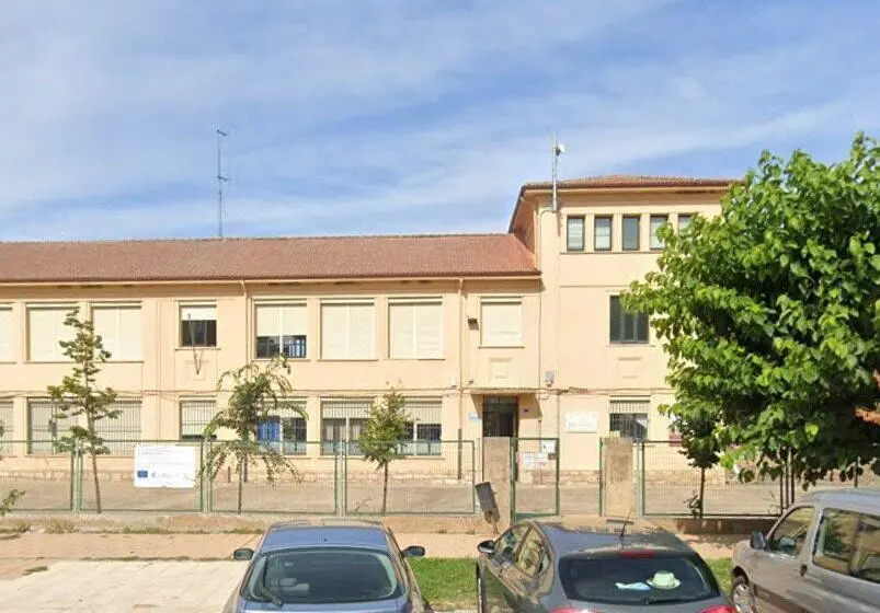 El PSOE de Le&oacute;n propone al equipo directivo del IES Fernando de Castro de Sahag&uacute;n para el Puerro de Oro 2025.