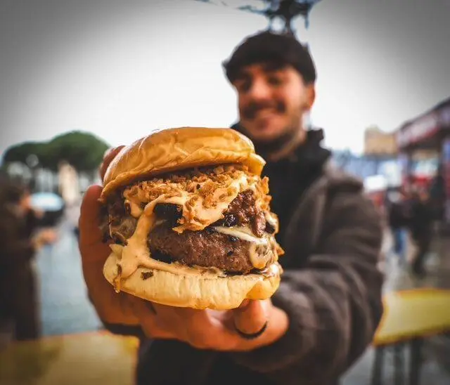 La final de la &ldquo;Mejor hamburguesa de Espa&ntilde;a&rdquo; se celebrar&aacute; en diciembre, y participar&aacute;n los 35 establecimientos m&aacute;s votados durante la ruta 2025. 