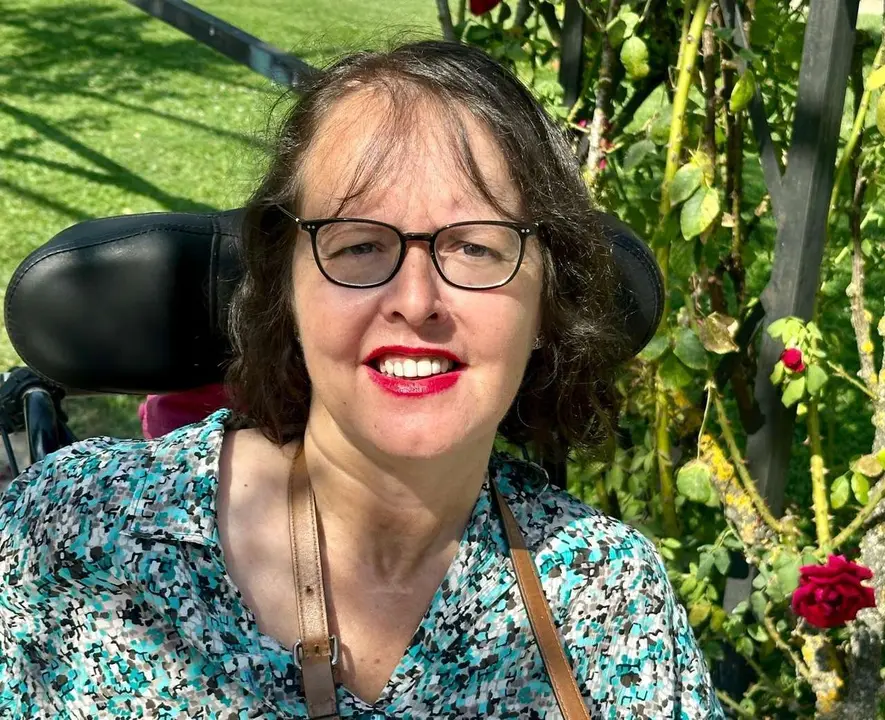 Raquel D&iacute;az, fotografiada en un parque de Le&oacute;n. | SM