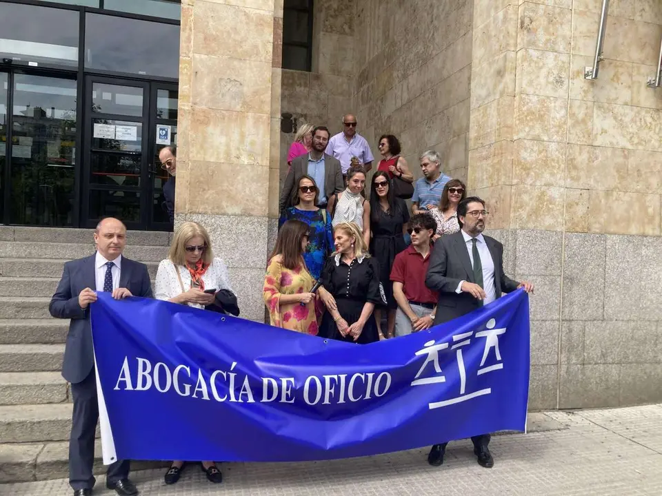 Peio Garc&iacute;a. ICAL. Concentraci&oacute;n frente a la sede de los juzgados de Le&oacute;n