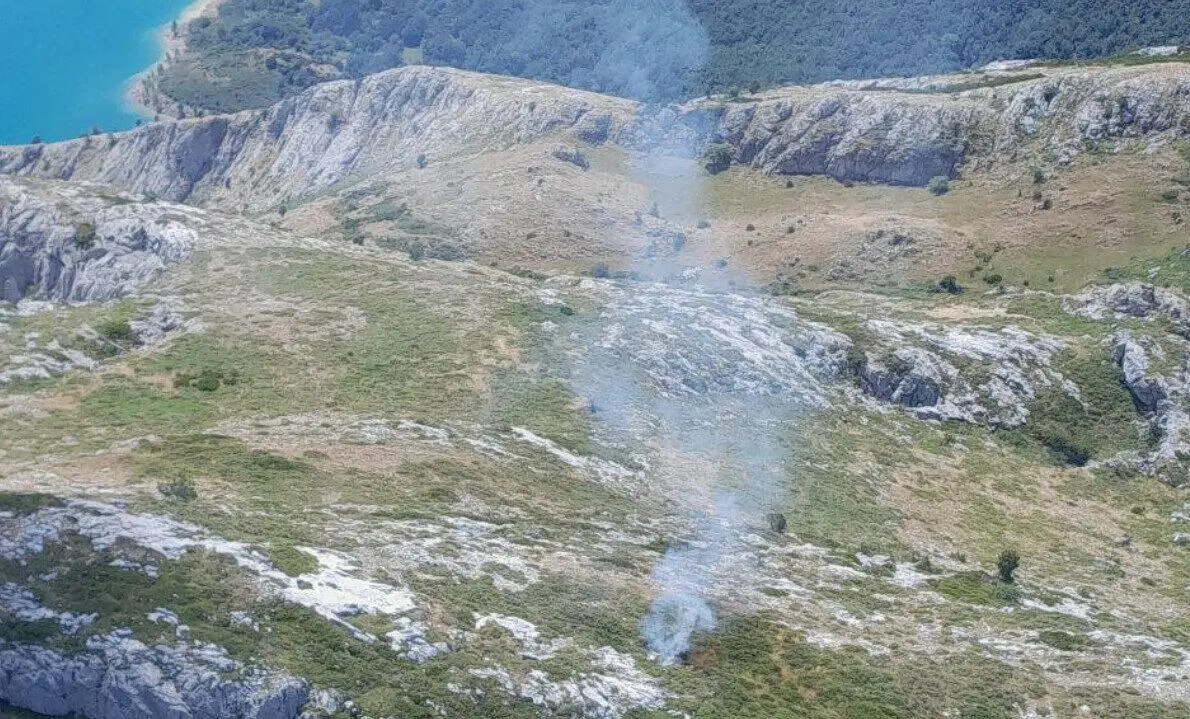 Imagen de archivo de un incendio en la zona de Ria&ntilde;o estos d&iacute;as.