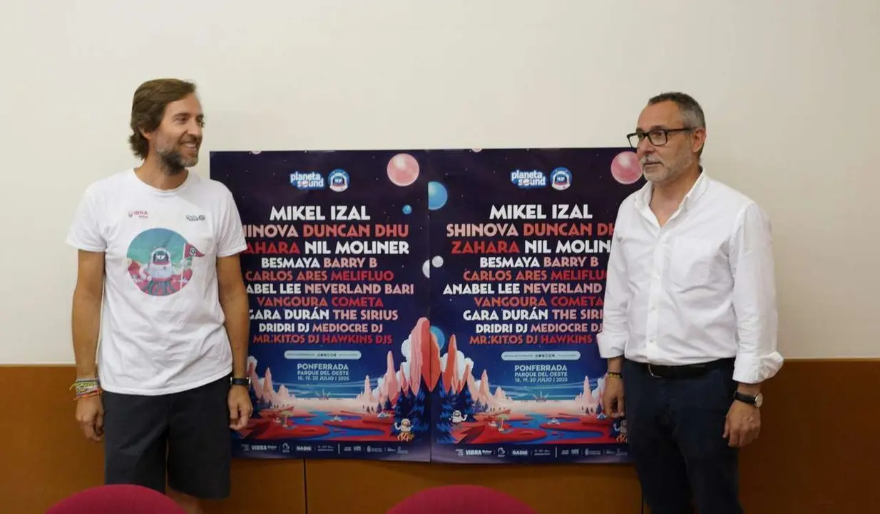 C&eacute;sar S&aacute;nchez. ICAL. El concejal de Fiestas del Ayuntamiento de Ponferrada, Carlos Cortina (D), durante la presentaci&oacute;n del festival Planeta Sound junto a su director, &Aacute;ngel Escuredo (I)