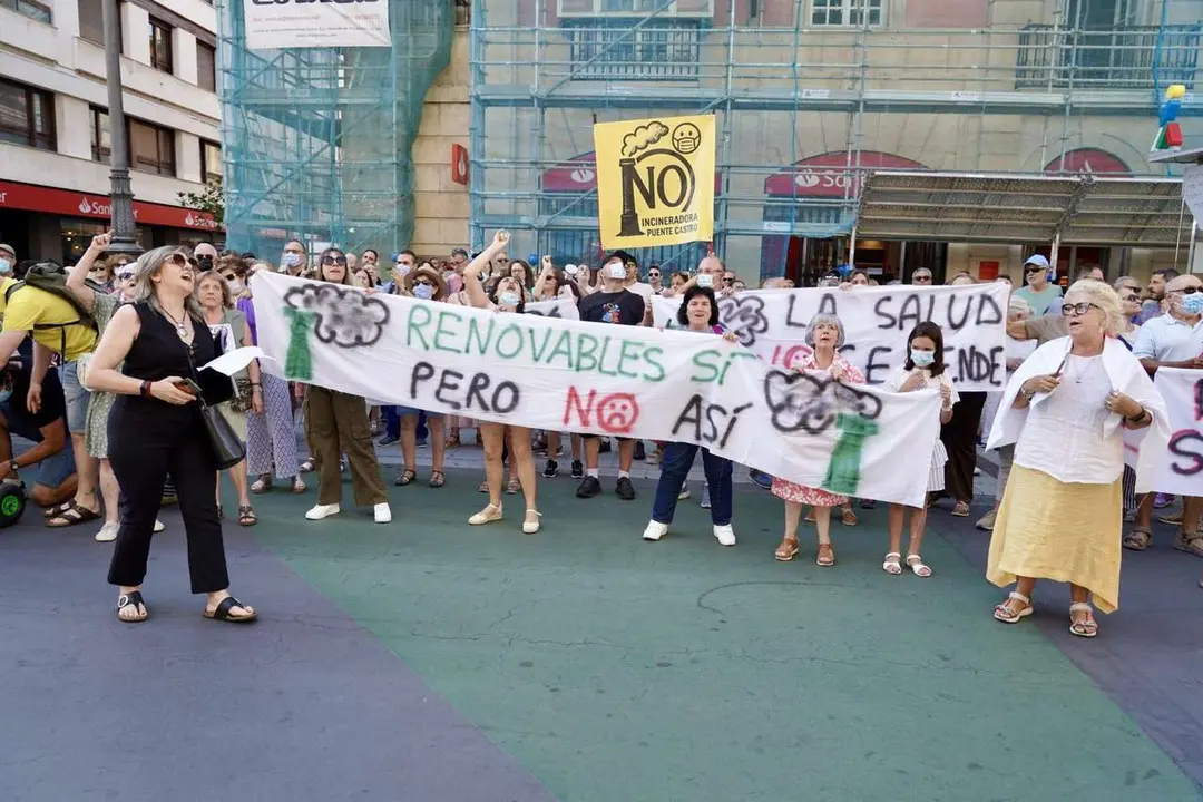 Concentraci&oacute;n en contra de la construcci&oacute;n de la planta de biomasa de la Red de Calor de Le&oacute;n, Campillo. ICAL. 