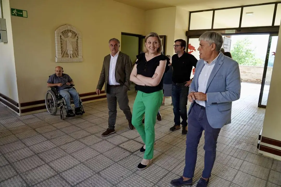 Campillo. ICAL. La vicepresidenta de la Junta dy consejera de Familia e Igualdad de Oportunidades, Isabel Blanco, visita el centro social Las Cinco Llagas de C&aacute;ritas Diocesana de Astorga.