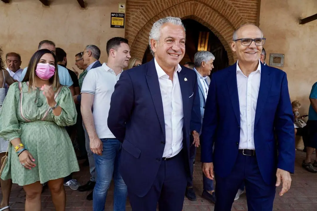 Campillo. ICAL. La vicesecretaria general del PSOE de Castilla y Le&oacute;n, Nuria Rubio, recorre los puestos de la Feria del Ajo de Santa Marina del Rey (Le&oacute;n), junto al delegado del Gobierno, Nicanor Sen; el presidente de la diputaci&oacute;n, Gerardo &Aacute;lvarez Courel y el delegado territorial de la Junta, Eduardo Diego, entre otras autoridades.