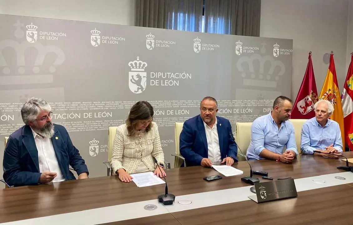 La Diputaci&oacute;n de Le&oacute;n acogi&oacute; este jueves la firma del convenio con la Universidad.