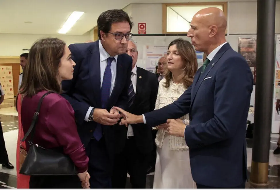 L&oacute;pez y el alcalde de Le&oacute;n, el socialista Jos&eacute; Antonio Diez. | ICAL