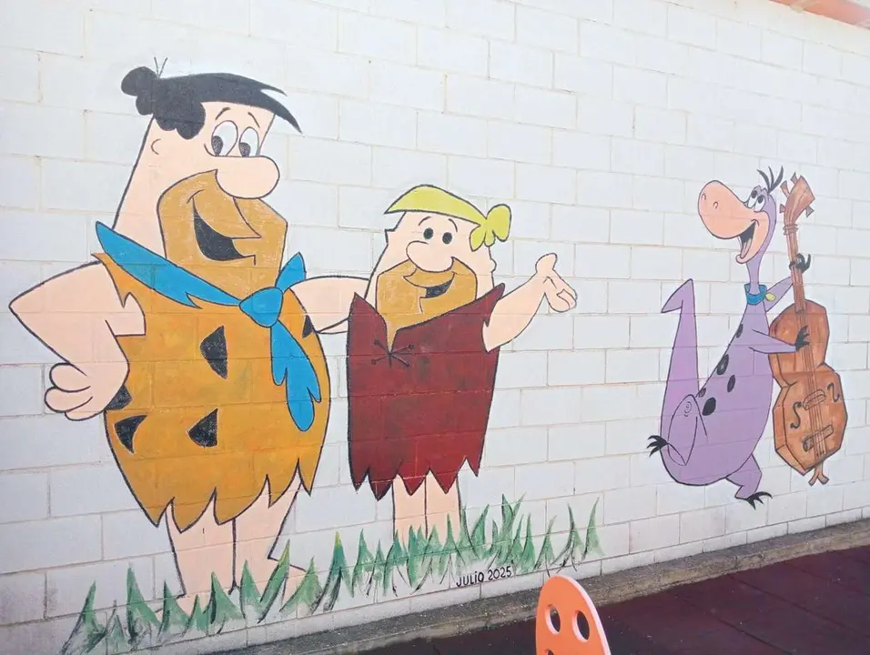 Mural realizado por Carlos Cuenllas.