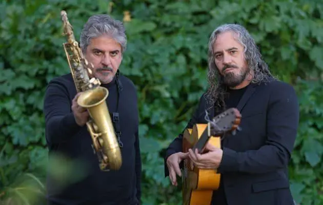 El d&uacute;o 2.Diez est&aacute; formado por Gautama del Campo (saxof&oacute;n) y Ezequiel Reina (guitarra).