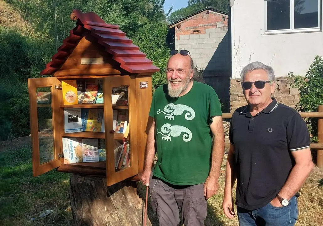 Imagen de archivo de la red de bibliotecas de llibres impulsadas por A Plena Cultura en El Bierzo, una idea que sigue extendi&eacute;ndose.