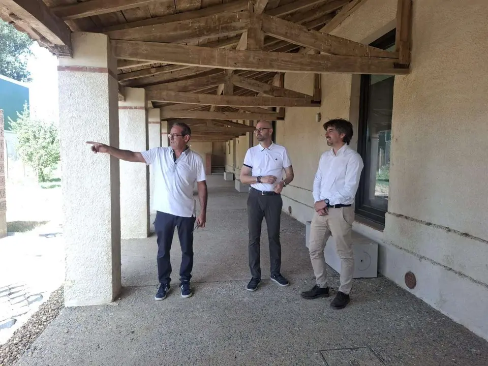 ICAL. El subdelegado del Gobierno en Le&oacute;n, H&eacute;ctor Al&aacute;iz, visita el municipio de Mansilla Mayor (Le&oacute;n)