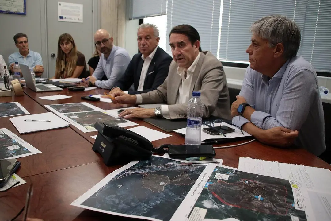 El consejero leon&eacute;s Juan Carlos Su&aacute;rez-Qui&ntilde;ones ha presidido este lunes el Cecopi en Le&oacute;n y ha comparecido en rueda de prensa tras un domingo negro en la provincia leonesa. | ICAL