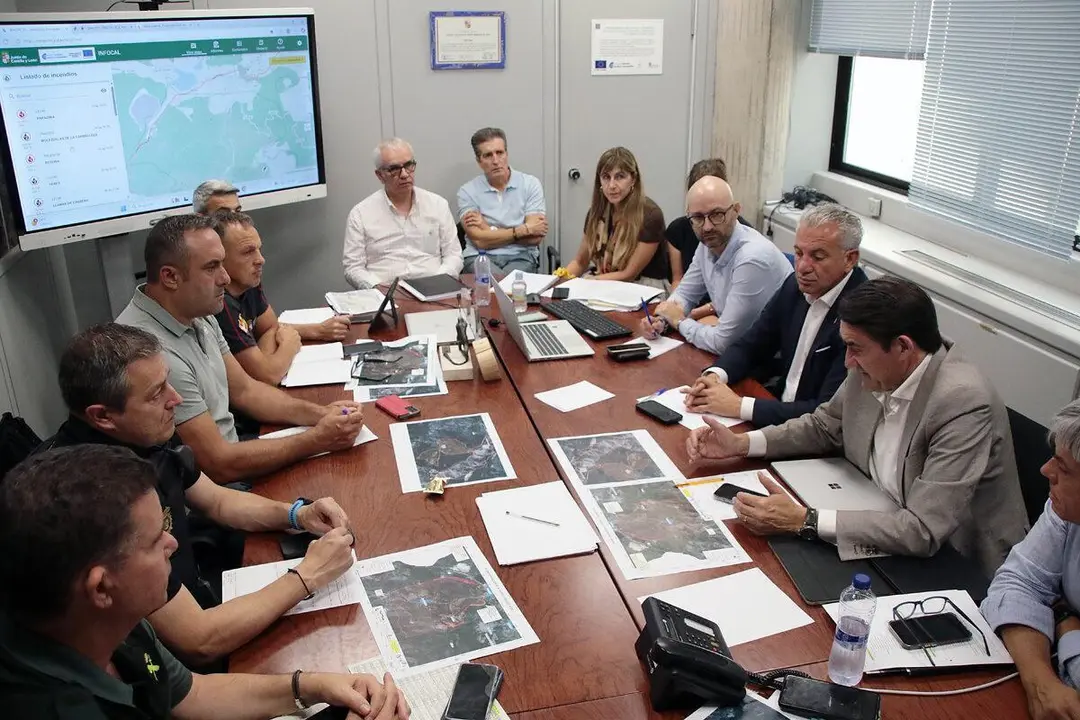 Su&aacute;rez-Qui&ntilde;ones presidi&oacute; este lunes la reuni&oacute;n del Cecopi en Le&oacute;n. | ICAL