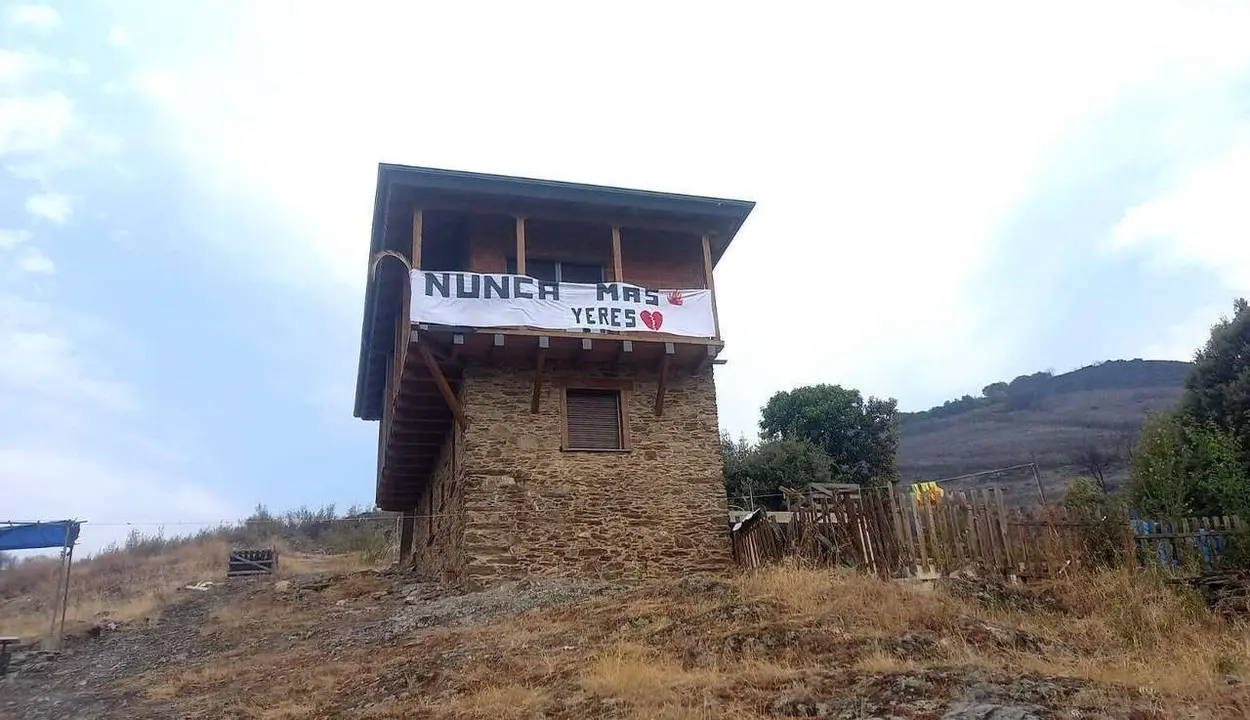 El bombero de 57 a&ntilde;os fallecido anoche que vino desde Soria para ayudar, trabajaba este domingo en la extinci&oacute;n del incendio originado la semana pasada en Yeres.