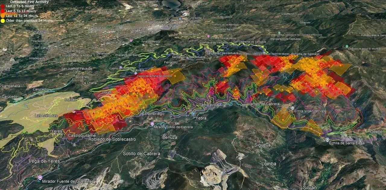 Mapa de la red hidr&aacute;ulica en 3D cartografiada por el Grupo Geoinca sobre el que se superponen los focos calientes del incendio observados mediante los sensores Modis y VIIRS de los sat&eacute;lites de la Nasa en Google Earth, tomada el d&iacute;a 12 de agosto.