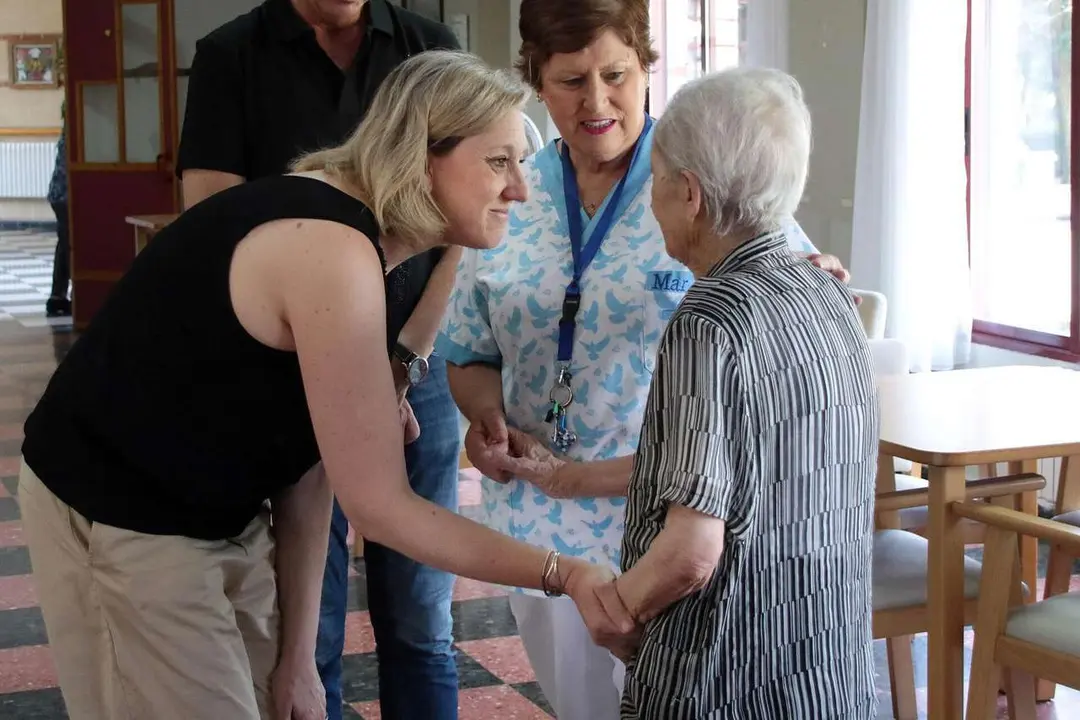 Peio Garc&iacute;a. ICAL. La vicepresidenta de la Junta de Castilla y Le&oacute;n y consejera de Familia e Igualdad de Oportunidades, Isabel Blanco, visita la residencia Villa de Alija