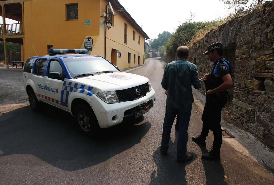 C&eacute;sar Hornija. ICAL. Vecinos desalojados de las localidades bercianas de Pe&ntilde;alba de Santiago, Bouzas, San Crist&oacute;bal de Valdueza, Espinoso de Compludo y Manzanedo de Valdueza por el incendio de Llamas de Cabrera (Le&oacute;n)