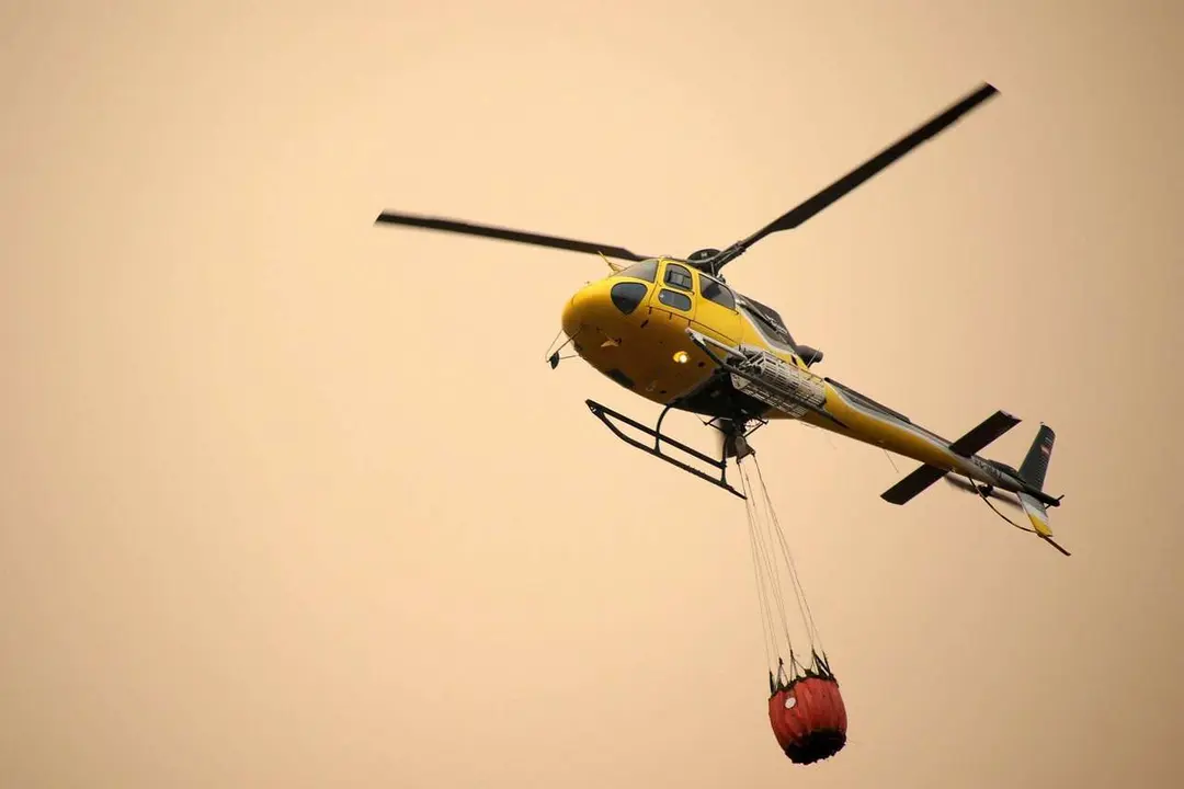 Peio Garc&iacute;a. ICAL. La peque&ntilde;a localidad de Fasgar se encuentra amenazada por un incendio forestal