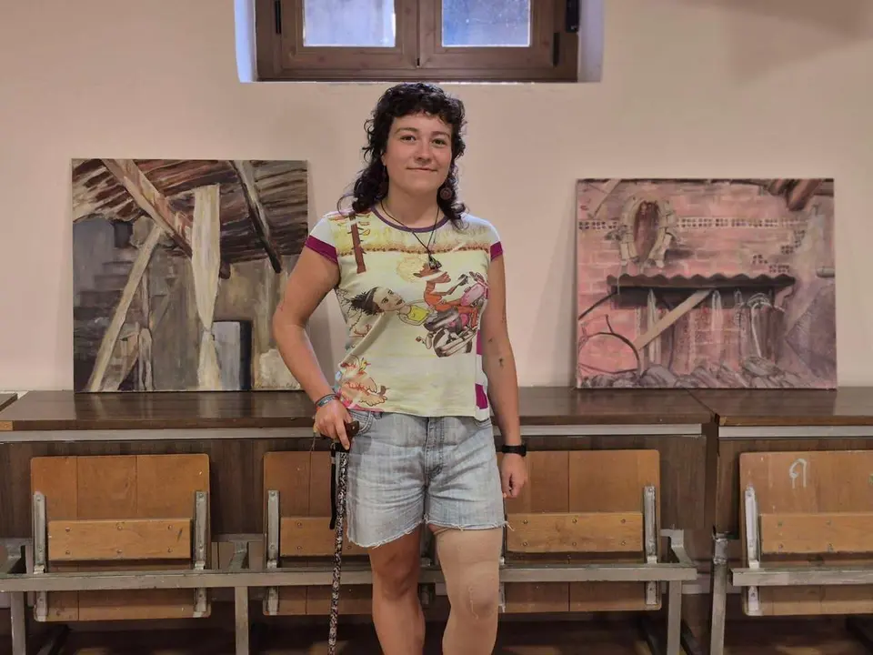 Claudia Ceinos Molaguero exhibe sus pinturas en la Casa de la Villa de Cea hasta el 24 de agosto.