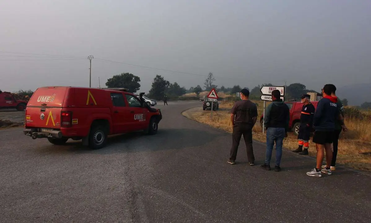 C&eacute;sar Hornija. ICAL. Dispositivo de la UME desplazado al incendio que afecta a los municipios de Oencia y Corull&oacute;n (Le&oacute;n)