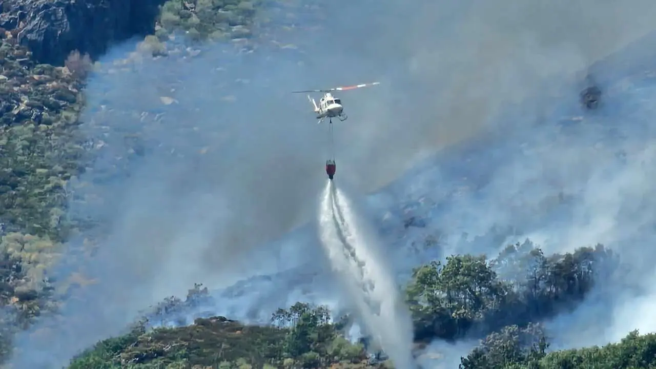 Incendio San Cipri&aacute;n de Sanabria, Zamora. Le&oacute;n24horas