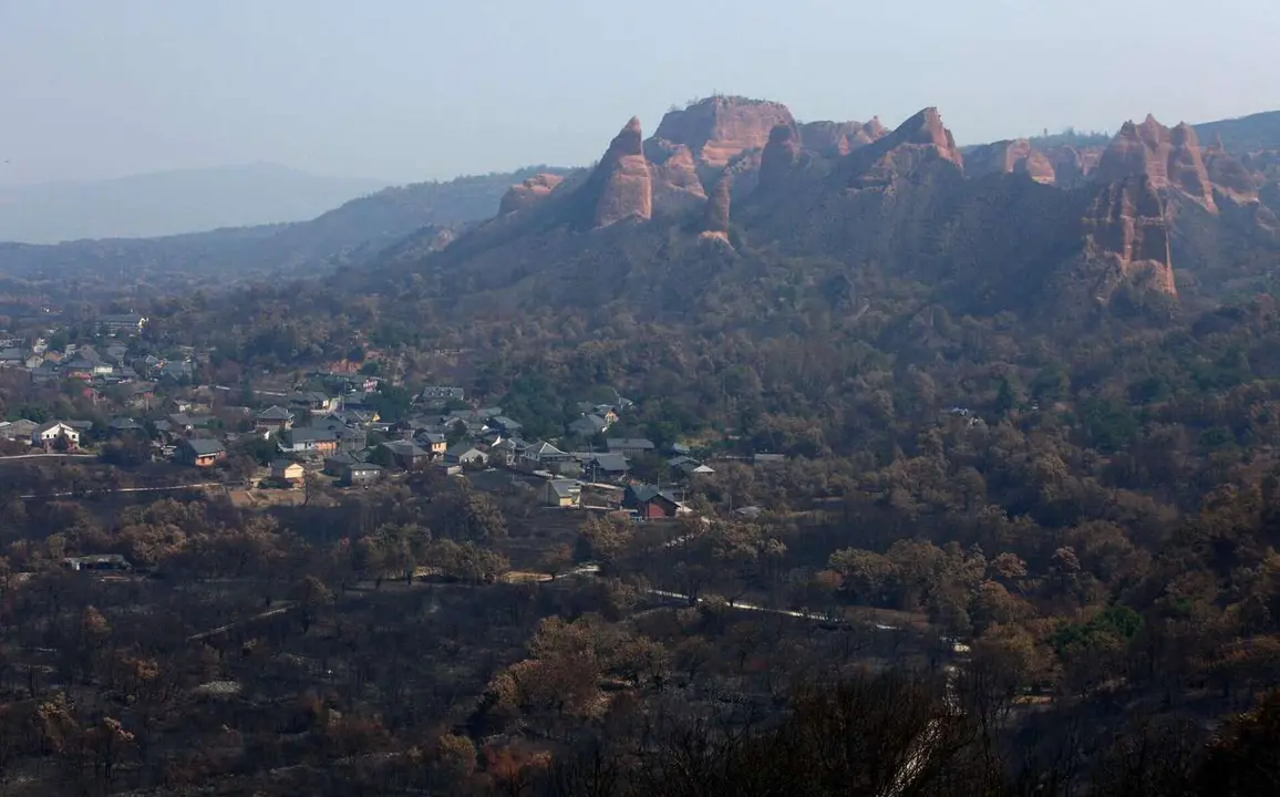 C&eacute;sar Hornija. ICAL. Efectos del incendio iniciado en la localidad de Yeres (Le&oacute;n), y que ha afectado al paraje de Las M&eacute;dulas