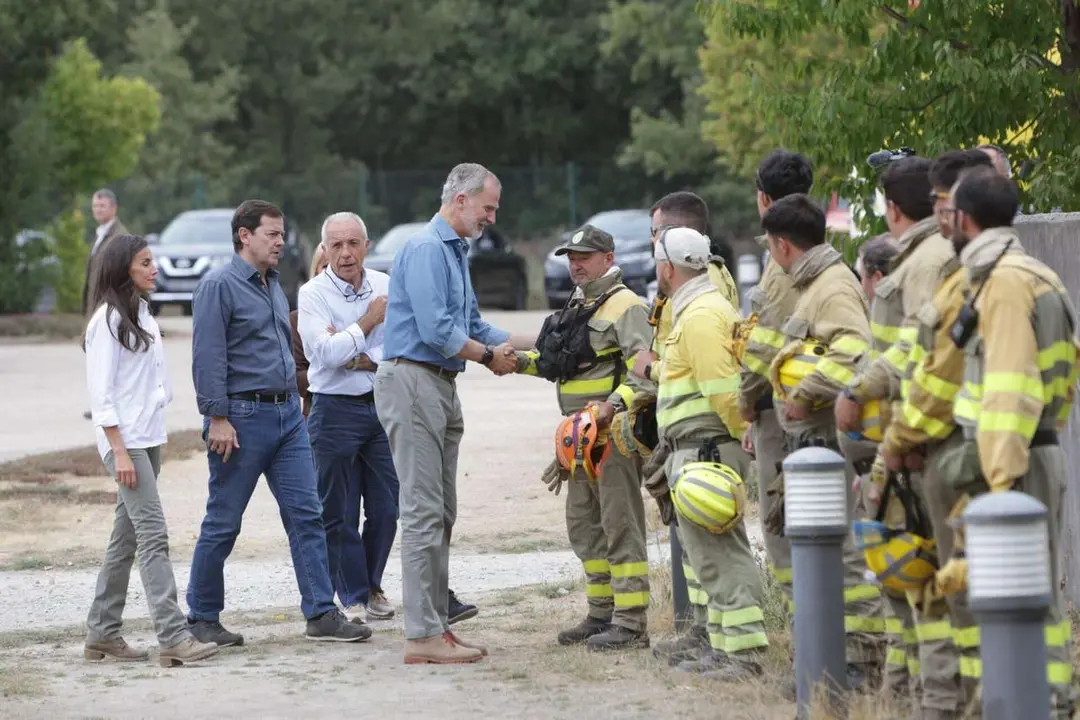 JL Leal. ICAL. Los reyes visitan las principales zonas afectadas por los incendios forestales en Castilla y Le&oacute;n, acompa&ntilde;ados del presidente de la Junta, Alfonso Fern&aacute;ndez Ma&ntilde;ueco