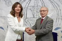 Fotograf&iacute;a de archivo: La rectora de la Universidad de Le&oacute;n, Nuria Gonz&aacute;lez, y Mart&iacute;n Mance&ntilde;ido, como presidente de Donantes de Sangre y en representaci&oacute;n de Fundaspe, firman un convenio de colaboraci&oacute;n. | ICAL