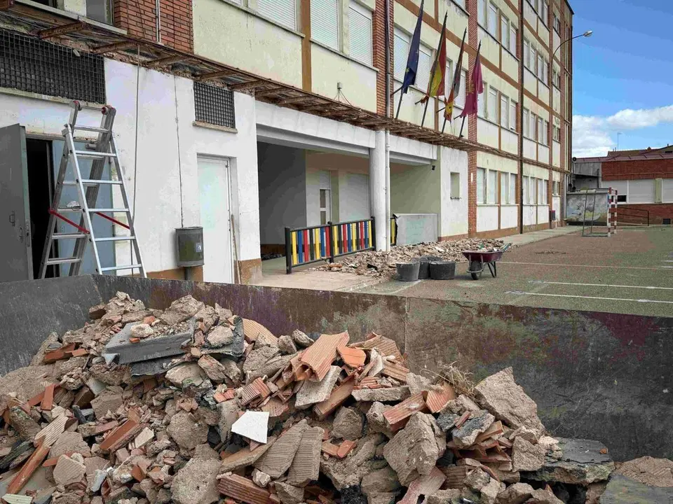 Obras en el colegio Trepalio de Trobajo del Camino