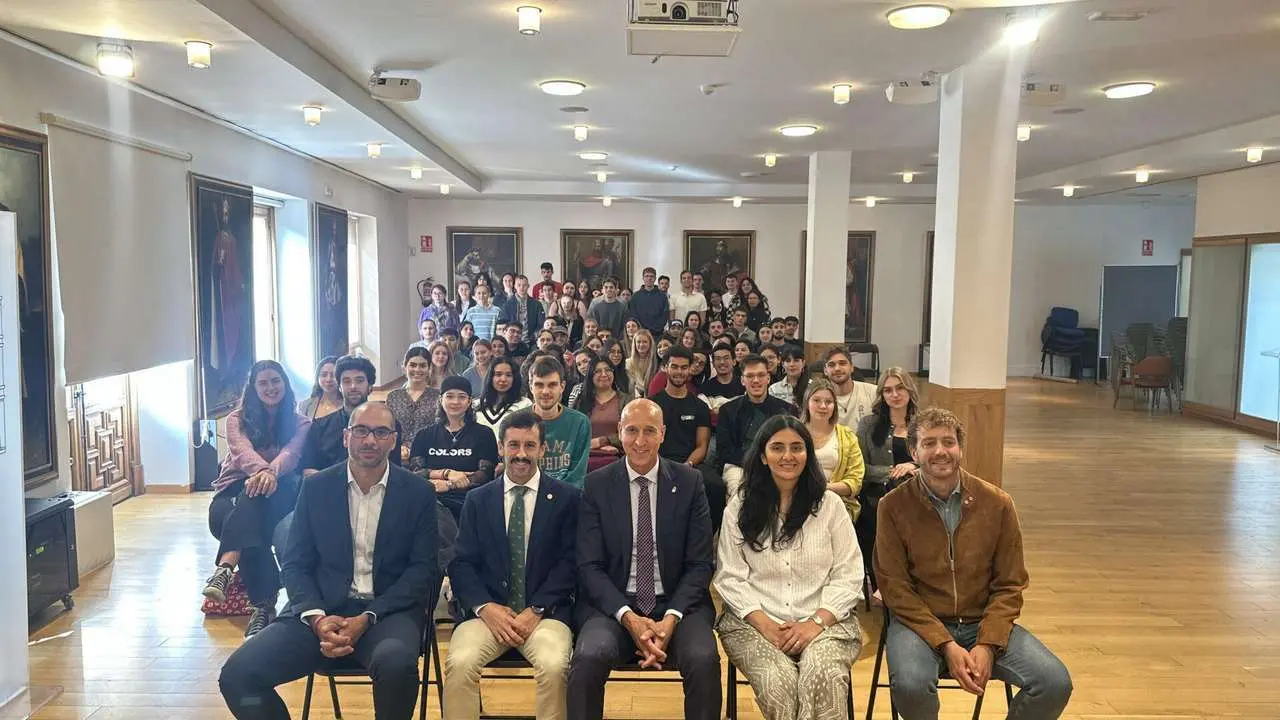 El alcalde de Le&oacute;n dio la bienvenida a los estudiantes internacionales de la ULE.