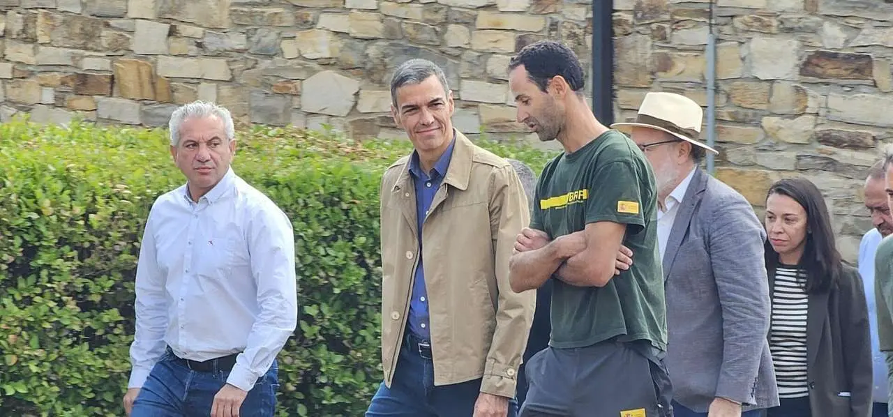 Pedro S&aacute;nchez, este viernes en su visita a Tabuyo del Monte, en Le&oacute;n. | LE&Oacute;N24HORAS