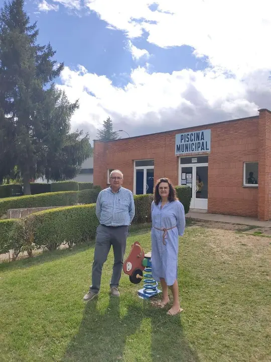 Los concejales de UPL en el Ayuntamiento de La Robla, Felipe Moreira y Susana Mart&iacute;nez,