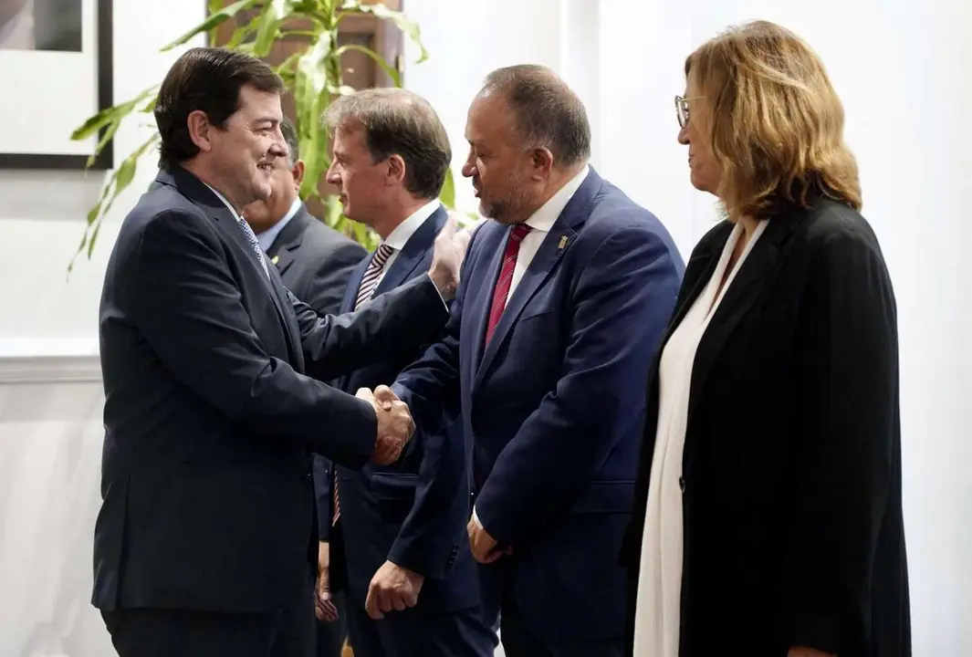 El presidente de la Junta de Castilla y Le&oacute;n, Alfonso Fern&aacute;ndez Ma&ntilde;ueco, mantiene un encuentro con los presidentes de las diputaciones provinciales de la Comunidad. ICAL.