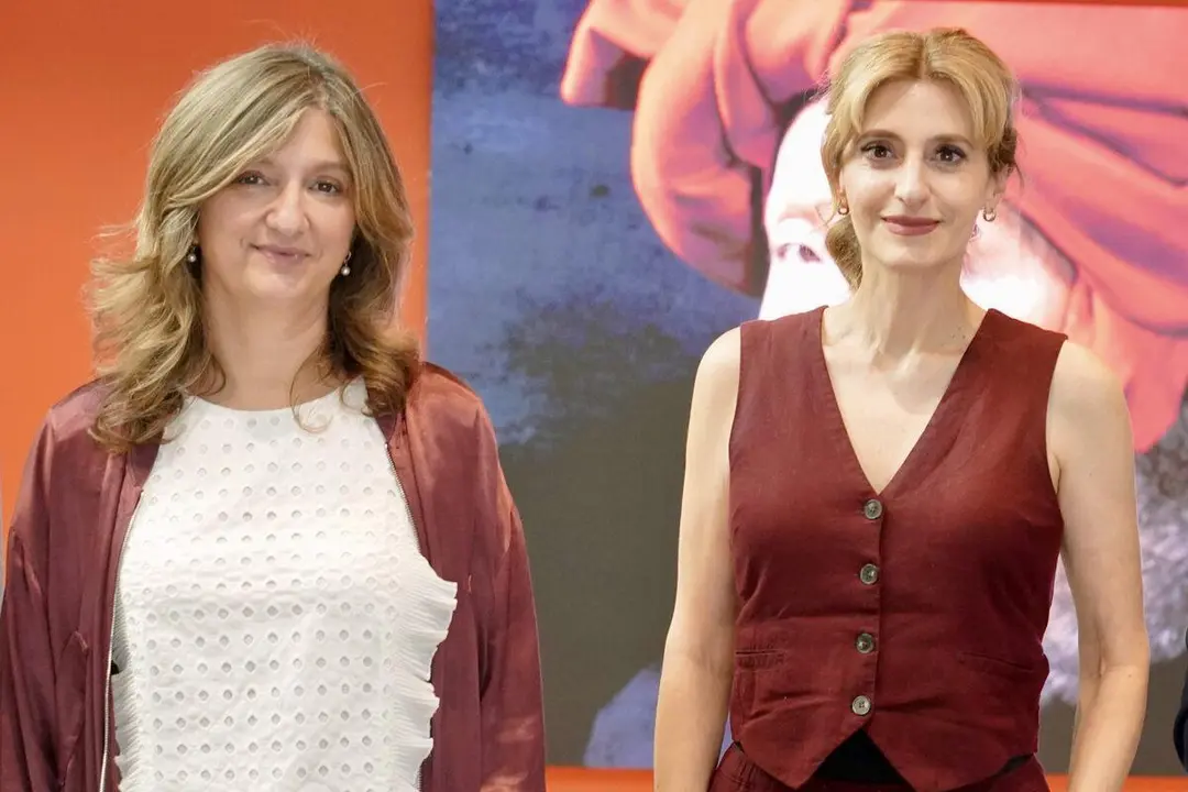 La viceconsejera de Acci&oacute;n Cultural, Mar Sancho (d), y la rectora de la ULE, Nuria Gonz&aacute;lez, este matrtes en el Musac. | ICAL