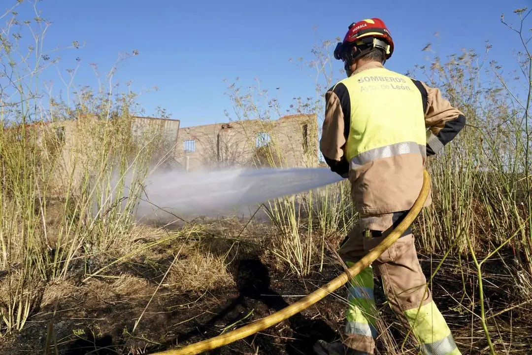 Incendio en la localidad leonesa de Quintana de Raneros. Campillo