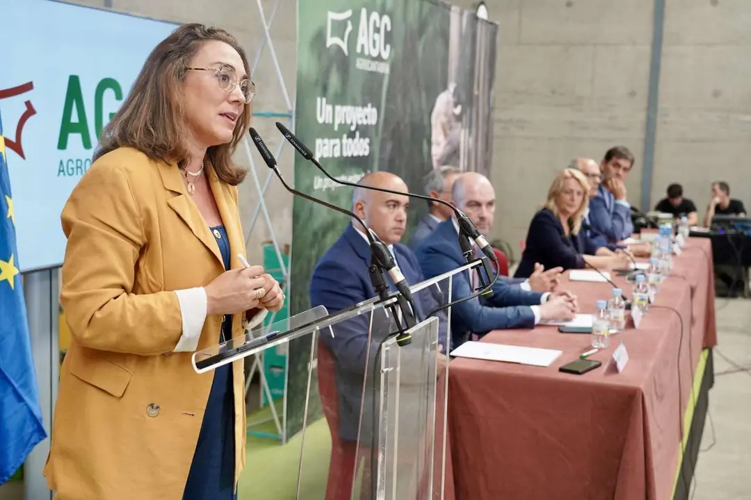 La consejera de Agricultura, Ganader&iacute;a y Desarrollo Rural, Mar&iacute;a Gonz&aacute;lez Corral, asiste al acto inaugural de las nuevas instalaciones de la Cooperativa LAR-Agrocantabria. ICAL. 